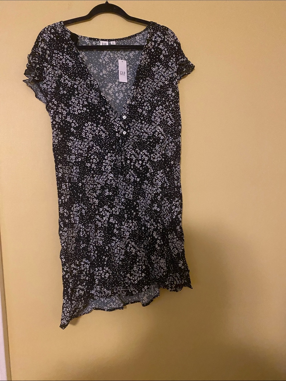 GAP Factory Black and White Floral V-Neck Short Sleeve Dress